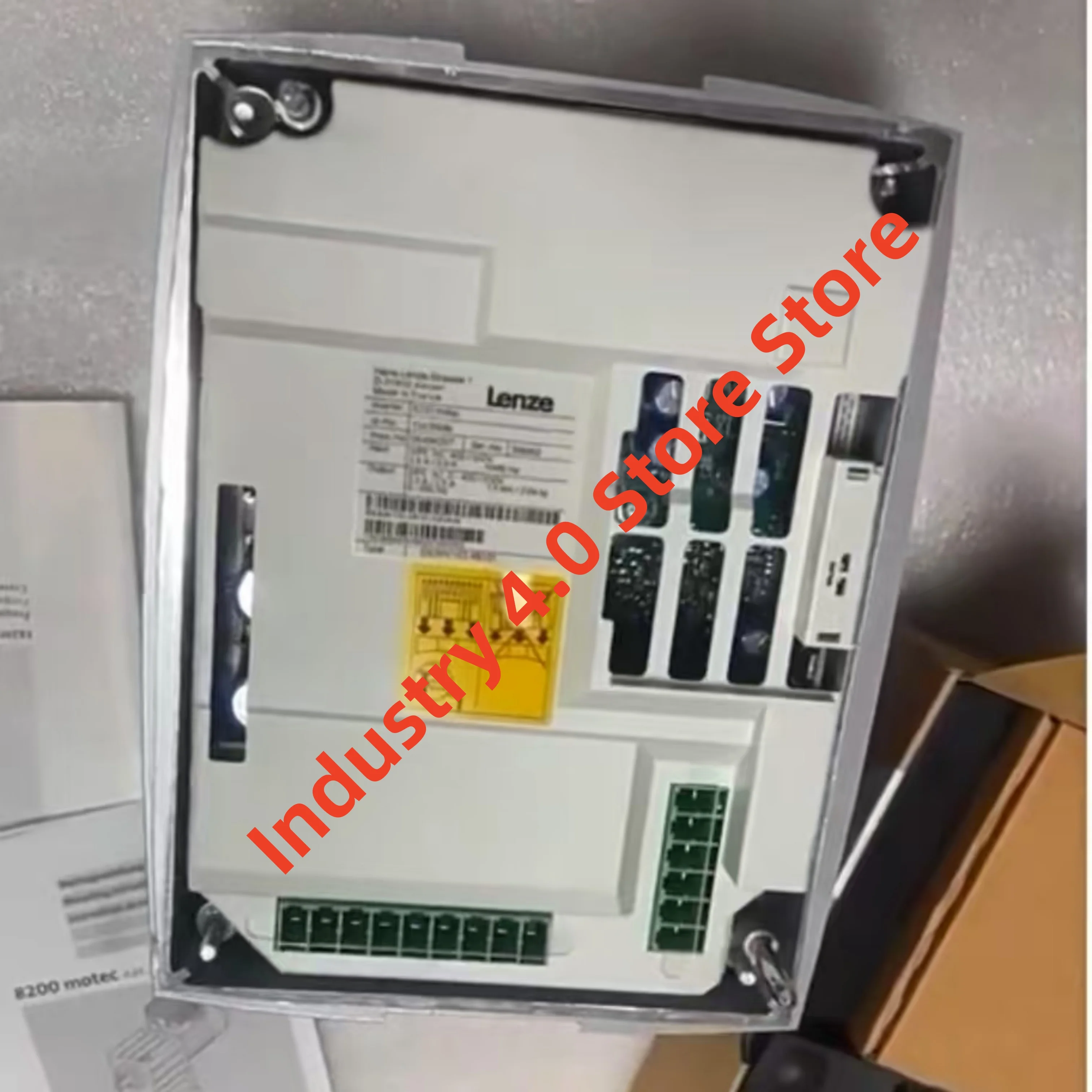 Nuevo E82MV552-4B001 convertidor de frecuencia original E82MV552-4B151