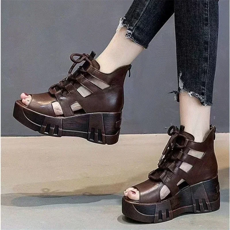 Knöchel Römische Sandalen Frauen 2025, Sommer Neue Stil Damen Mode Dicke Sohle Retro Coole Stiefel Flache Keile Student Sandalen Frauen