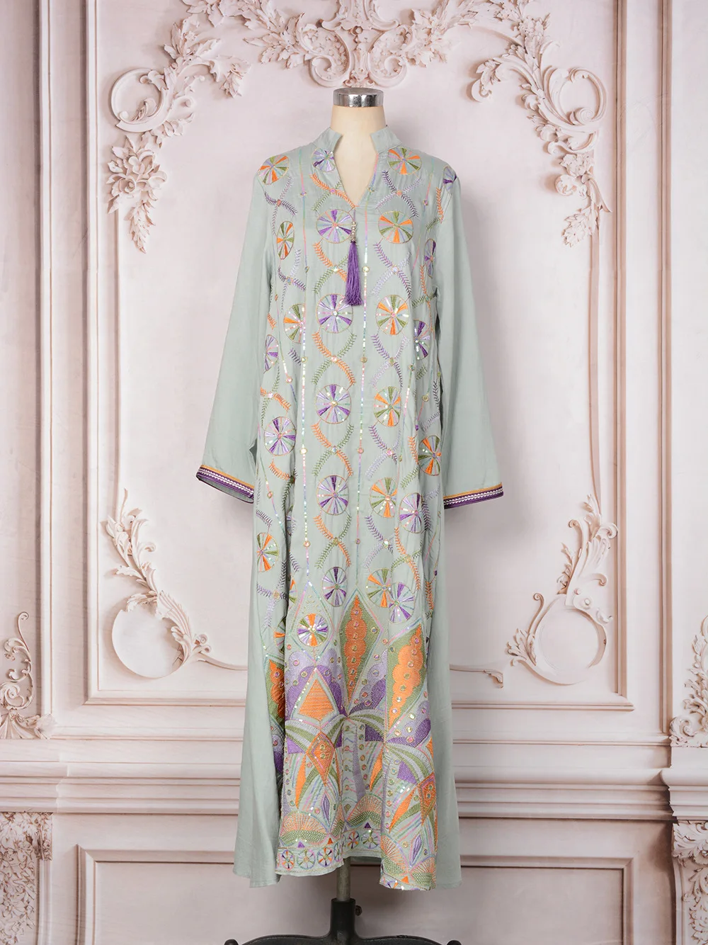 

Ramadan Muslim Spring New Women's Dress Middle East V-neck Embroidered sequin Women's Dress Dubai Banquet Abaya Long Dress