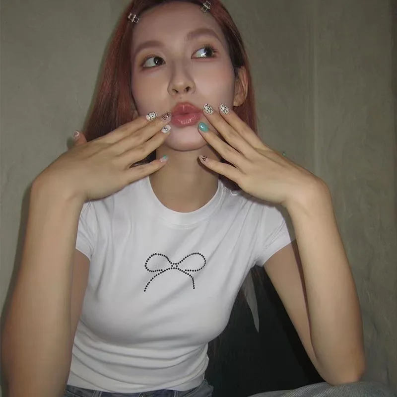 2025 夏アメリカンホットガール半袖 Tシャツ女性のためのへそ露出黒リボンアイロンダイヤモンドスリムショートトップ