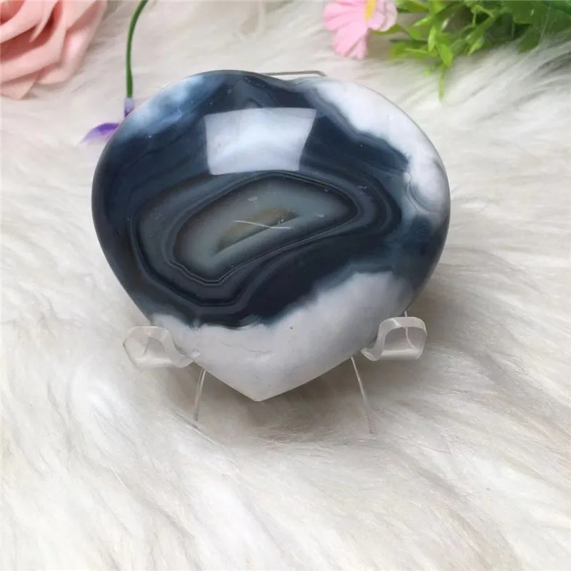 Natural crystal Madagascar orca agate black and white heart-shaped decorative item for home decoration