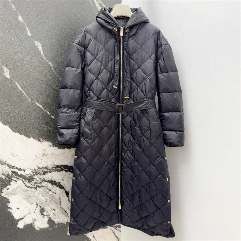 سترة الشتاء النسائية 2025 حزام جديد سليم صالح طويل مقنع أسفل سترة الماس على شكل مبطن أسفل سترة أسفل معاطف سترة مبطنة