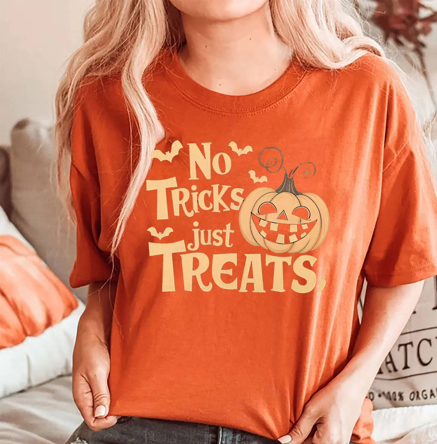 Halloween Trick or Treat Shirt Gift Idea No Tricks Just Treats T-Shirt for Halloween Lovers Perfect for Parties Pumpkin Tee