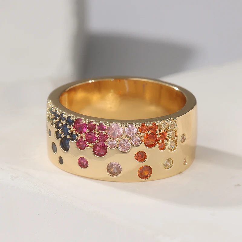 Exquisiter goldfarbener, mit mehrfarbigen CZ-Steinen besetzter Damenring, geometrischer Schmuck für den Alltag und Partys. – Detail 3