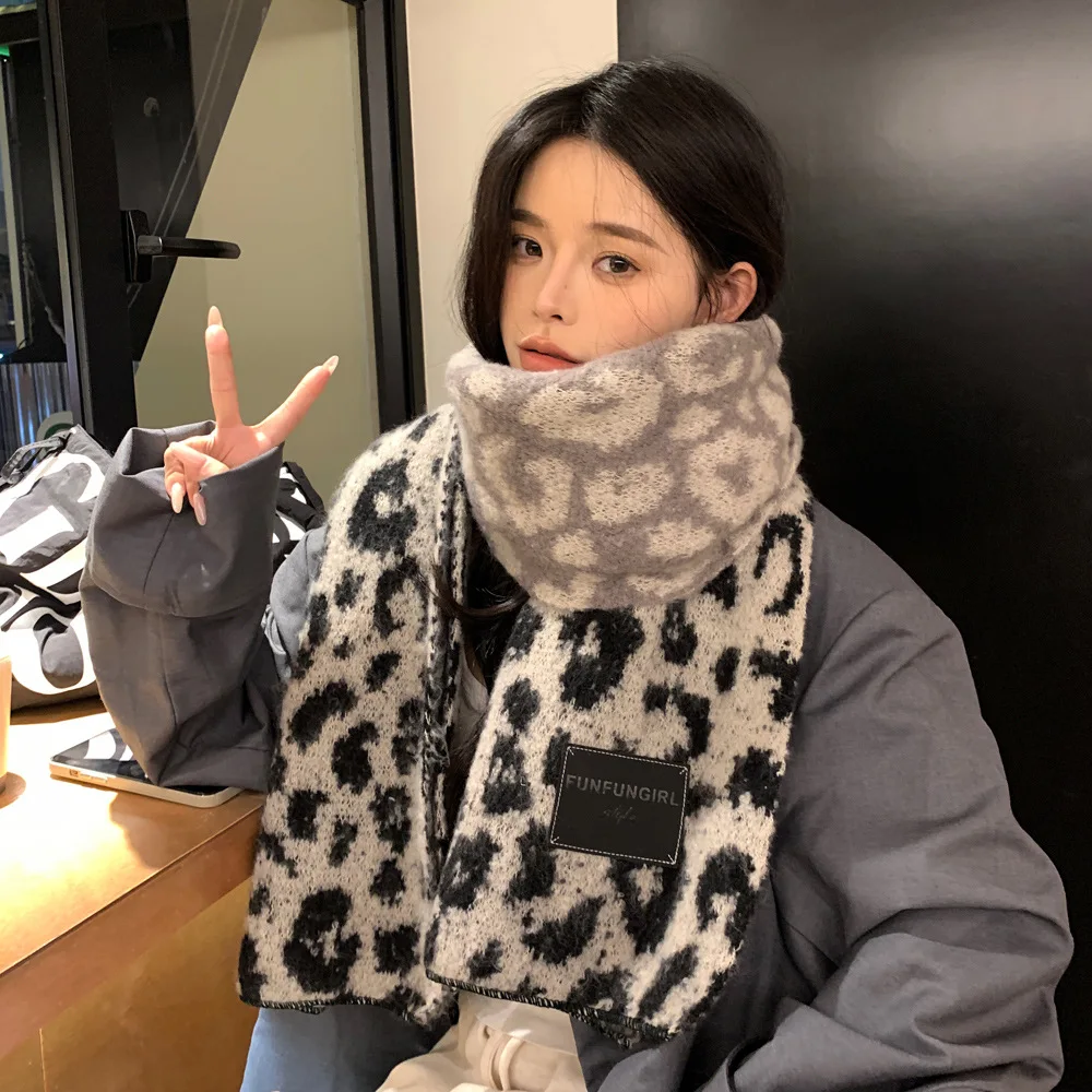 Leopard Print Scarf Women Winter 2025 New Fluffy Thick Warm Retro Y2K Fashion Neck Wrap Shawl