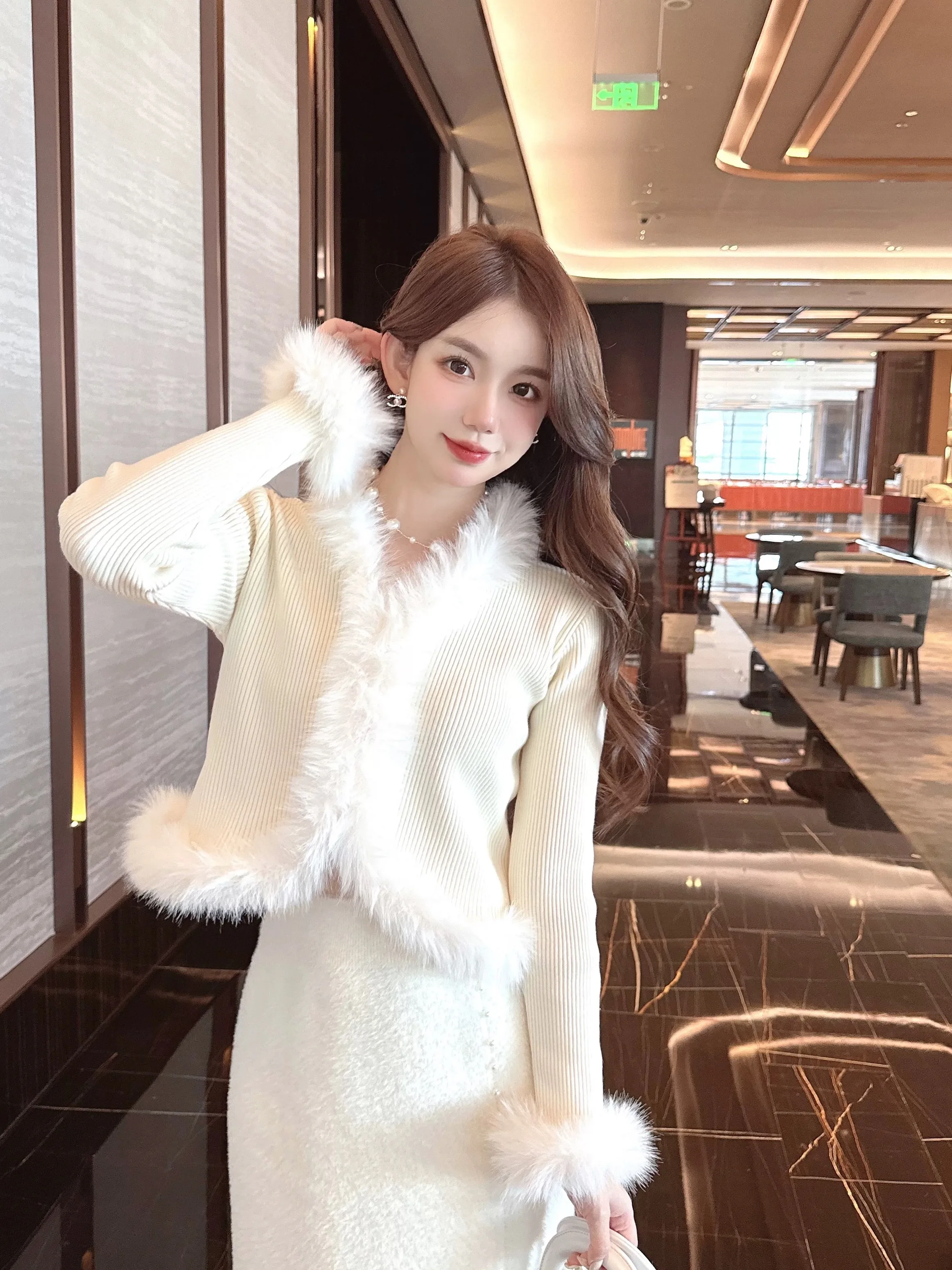 Winter Autumn Fur Decor Coat Knit V Neck Jackets Knitted Faux Fur Tops Korean Patchwork Flare Sleeve Coat Women Lady Casual Coat