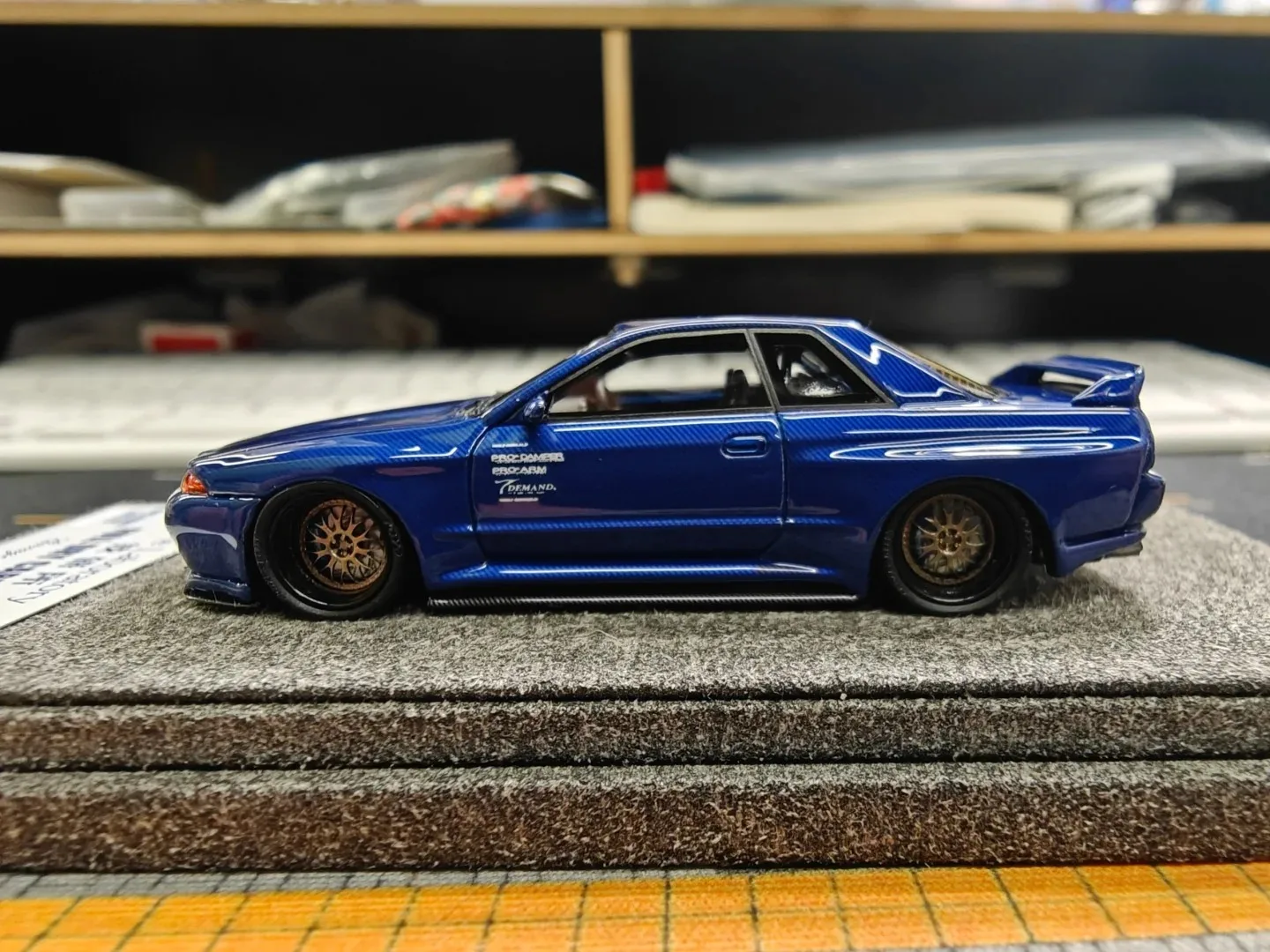 ห้องปฏิบัติการ 1:64 GTR R32 Blue Carbon Limited Limited Edition เรซิ่นจําลองรถตกแต่งสําหรับของขวัญเด็ก