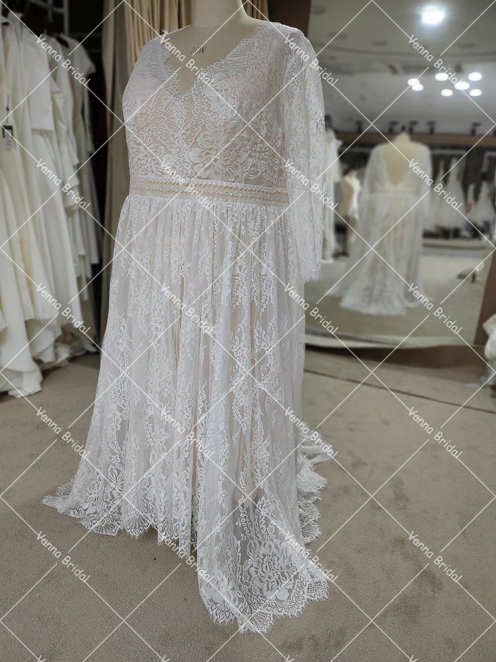 Vestido de novia de encaje de manga larga hecho a medida, talla grande