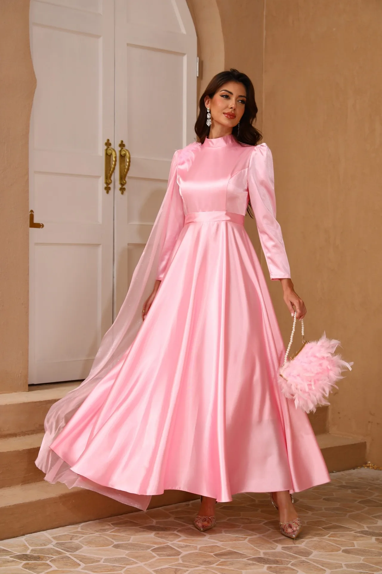 Damska sukienka maxi z satyny w kolorze pudrowego różu, długa suknia z wysokim dekoltem i odpinanym, błyszczącym tiulowym płaszczem, elegancka sukienka wieczorowa.