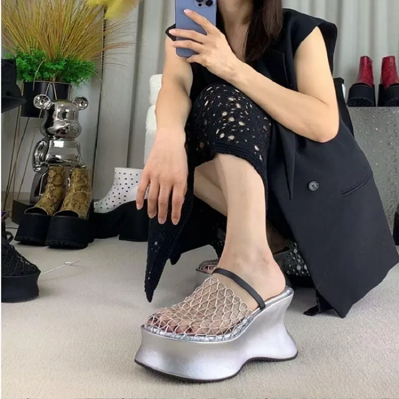 2025 sommer Aushöhlen One Strap Tasche Hausschuhe Dicken Boden Fischernetz Sandalen Bequeme Hausschuhe frauen Schuhe