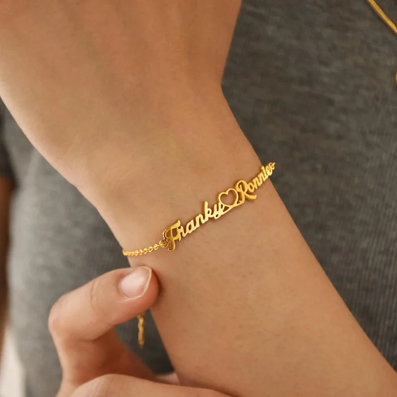 Custom Stainless Steel Bracelet with Two Names – Heart-Shaped Couples' Name Bracelet – Valentine's Day & Christmas Gift