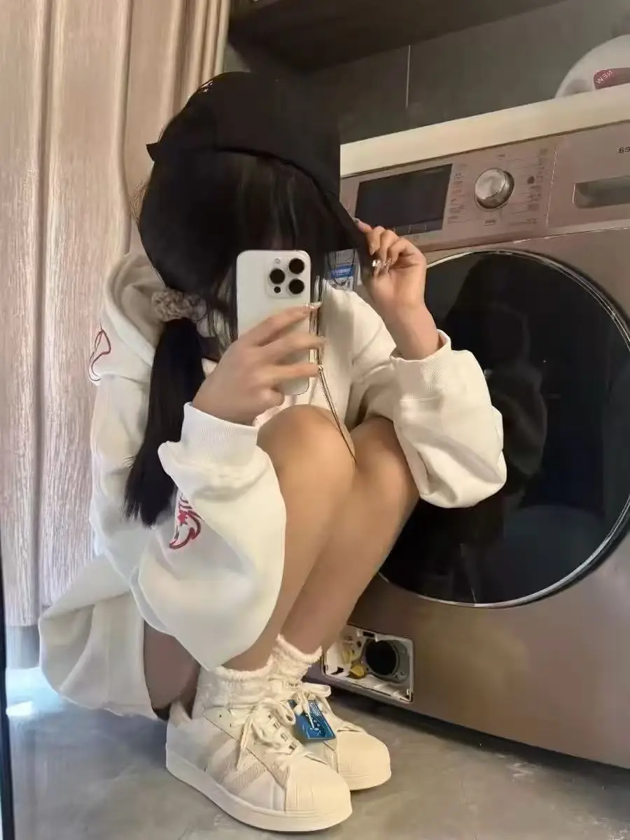 เสื้อฮู้ดปักลายโอเวอร์ไซส์สำหรับผู้หญิง สไตล์สตรีทลำลอง ใส่ได้ทั้งฤดูใบไม้ผลิและฤดูใบไม้ร่วง แฟชั่นไฮสตรีท ไซส์เล็ก เสื้อคลุม