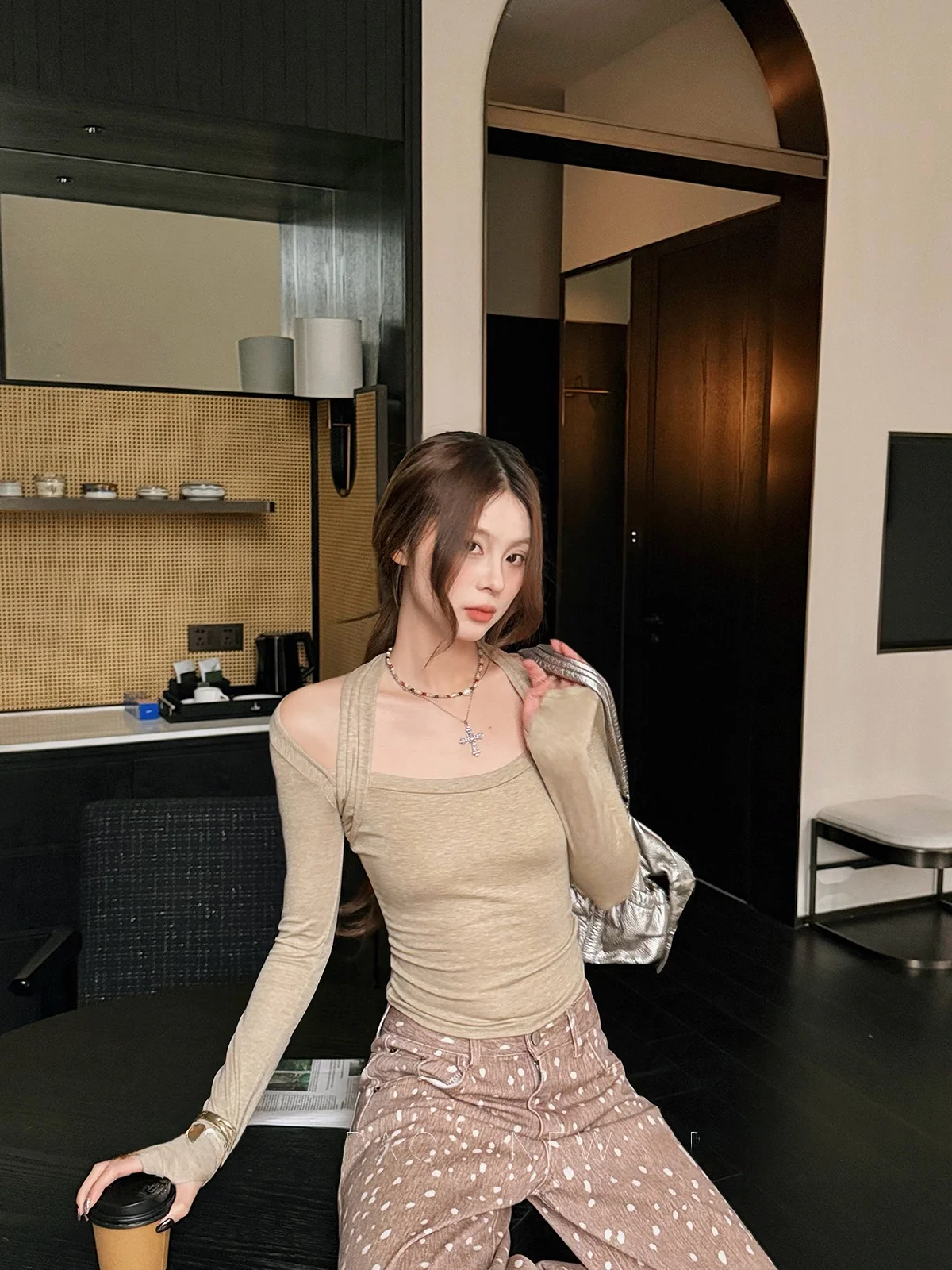 

Khaki Long Sve T-irt Women's Base Layer irt round Ne Knitted Slimming Top Spring 2026 New Sle Yang Pao Pao