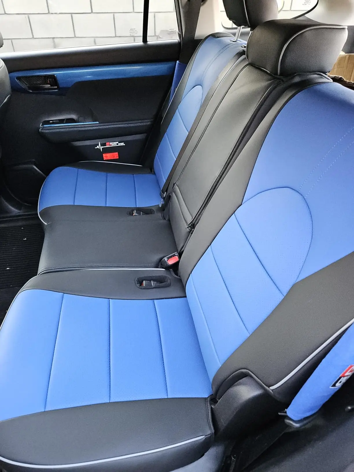 Maßgefertigter Autositzbezug 3 Reihen 7 Sitze 8 Sitze Set Premium Kunstleder für 2014-2024 2025 2026 Toyota Grand Highlander – Detail 13