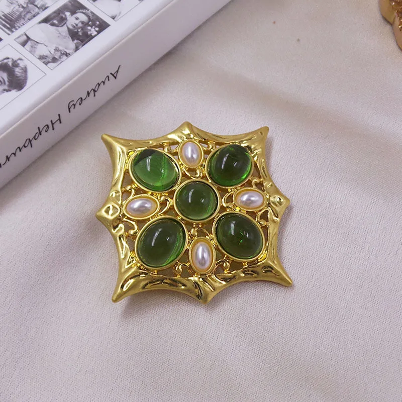 Court Vintage Cross Brooches for Women and Men Jewelry Accessories Banquet Suit Dress Corsage Retro Pin Baroque Pearl Badges