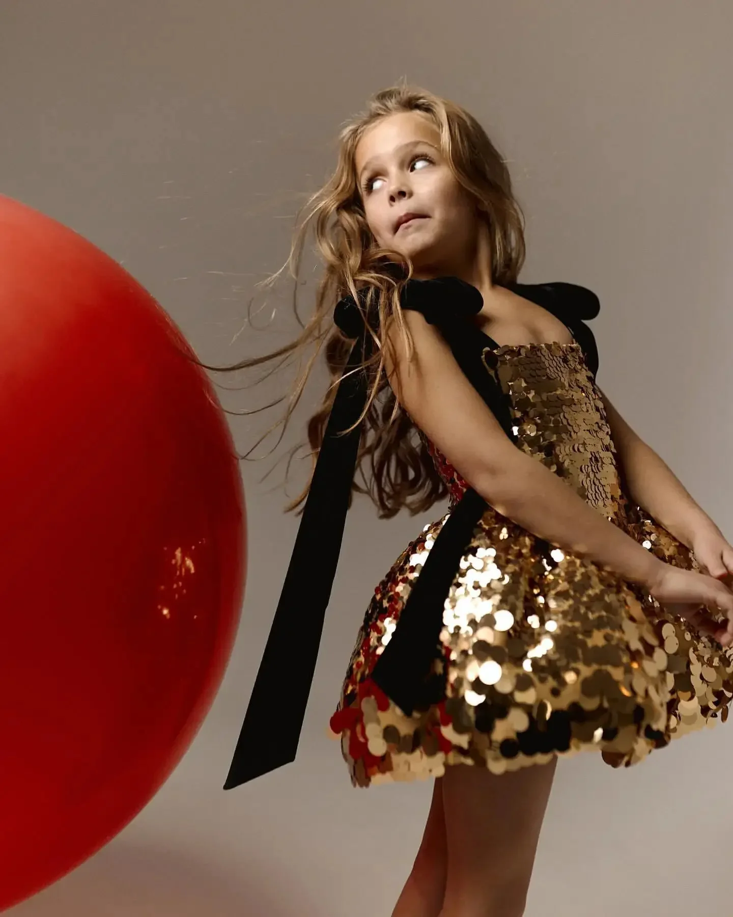 

Блестящее платье для девочки на свадьбу, без рукавов, с черным бархатным бантом, пышное, милое, для дня рождения, первого причастия, на заказ