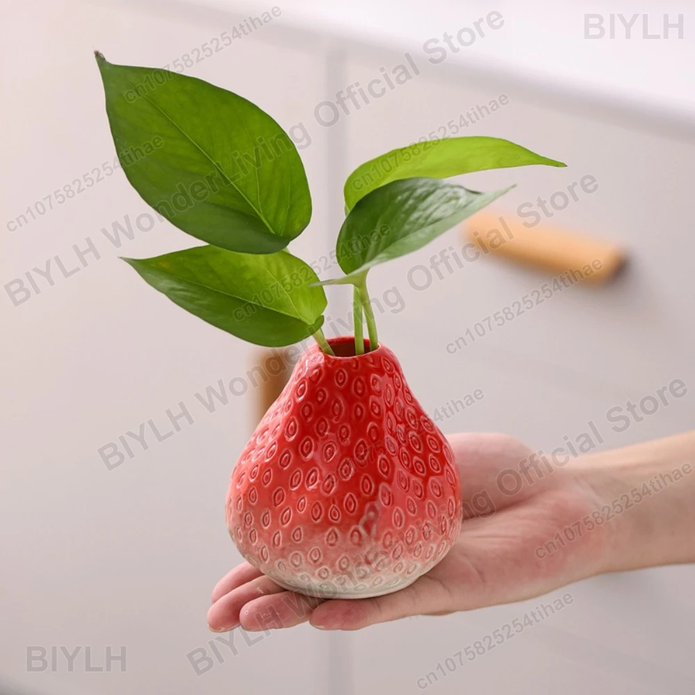 

Strawberry Ceramic Hydroponic Vase Pastoral Style Ceramic Vase Desktop Green Dill Flower Arrangement Bottle Home Decor Ornament