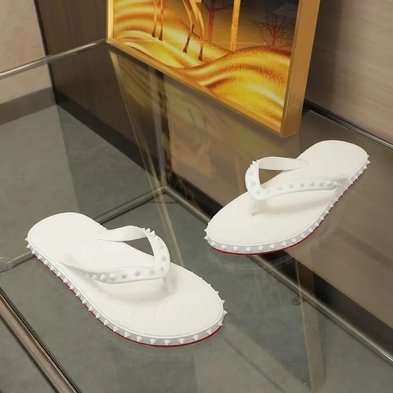 2025 New Fashionable Flip Flops for Men and Women Going Out for Leisure Black and White Classic High-quality Slippers Size 36-46