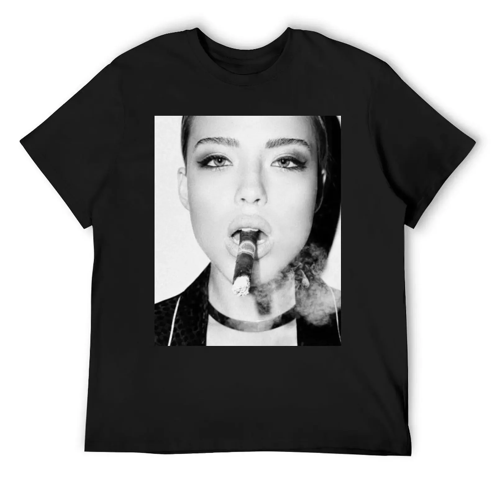 Cigar Smoking Woman T-Shirt Short sleeve tee oversized men tshirt