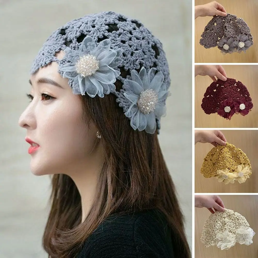 Sombrero de punto ahuecado transpirable para mujer, boina de encaje con flores, gorro informal de verano, Skullies