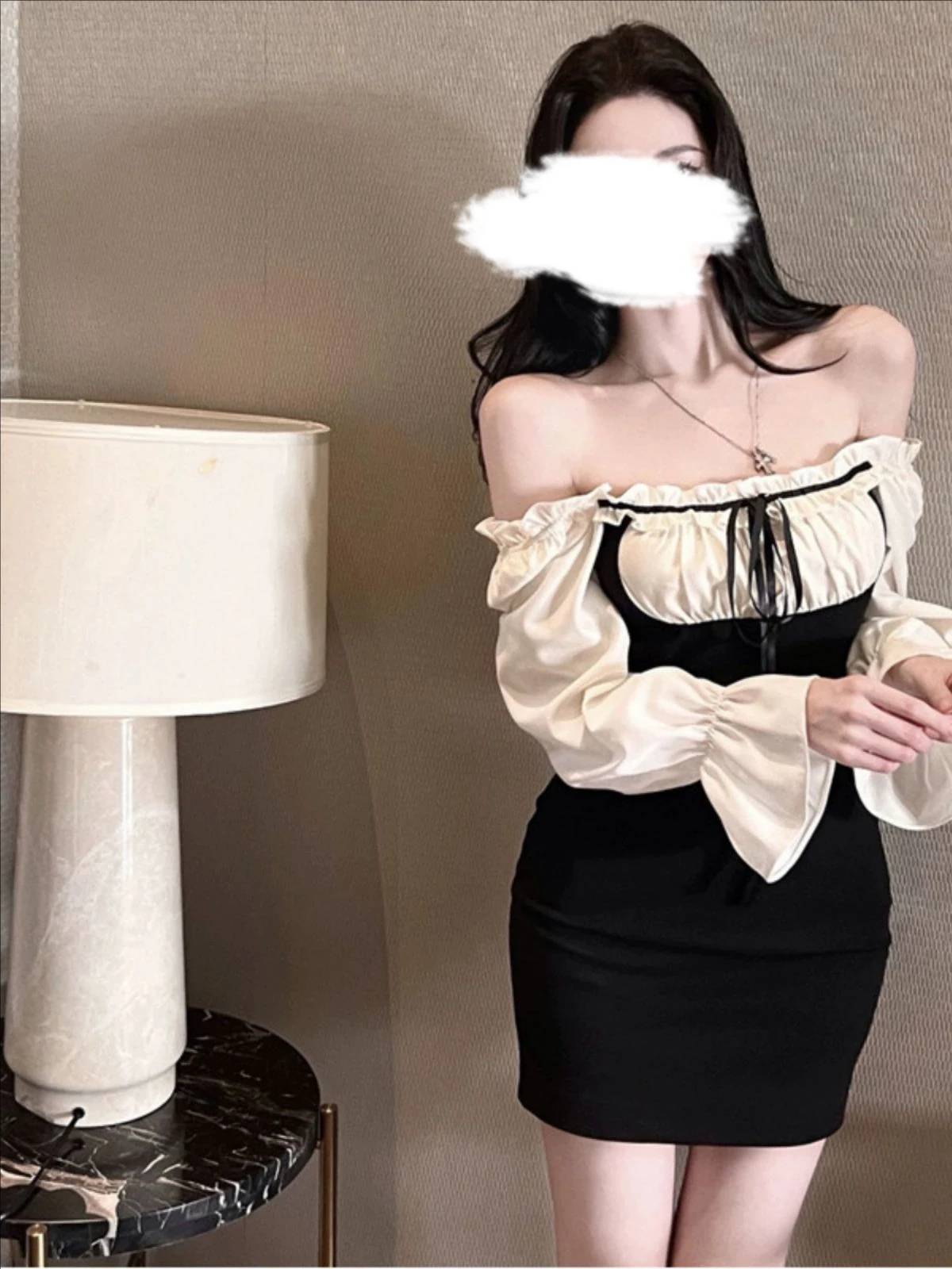 Seksowna Dziewczyna Fałszywa Damska Dwuczęściowa Iluzja Długi Rękaw Francuski Styl Długi Rękaw Ekskluzywna Sukienka Mini Wyszczuplająca Podkreślająca Talia