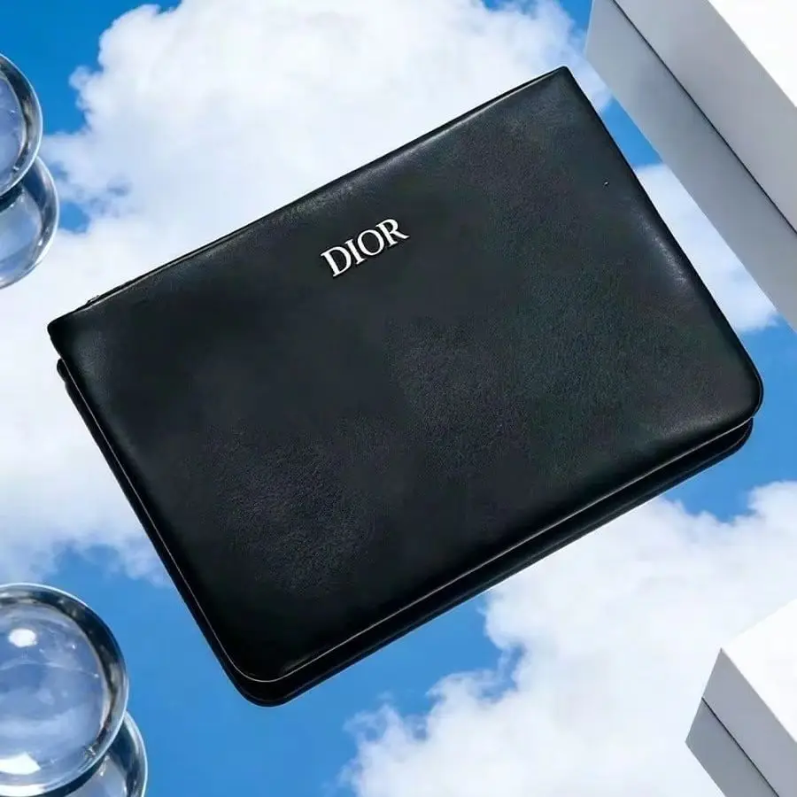 bolso-de-dior-exclusivo-bolso-de-mano-de-cuero-negro-con-logotipo-de-la-marca-estilo-lujoso-elegante-y-vanguardista-ideal-para-la-moda-diaria-y-cenas