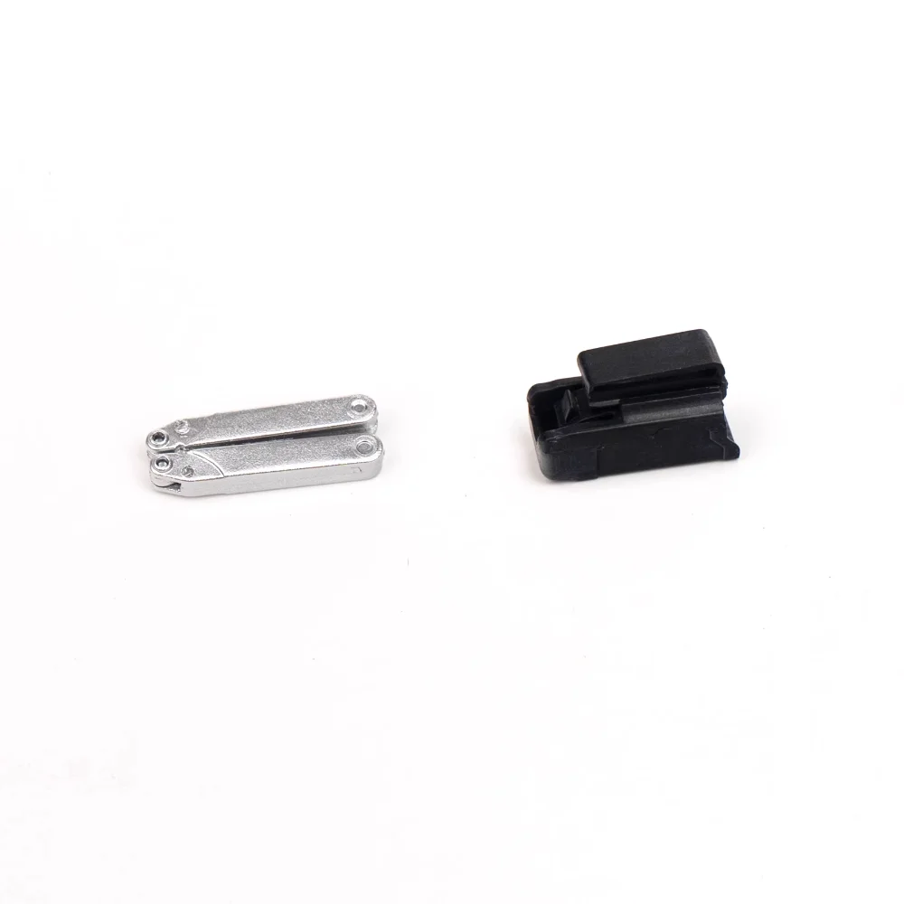 DAM 78100 1/6 Scale Soldier FSB Pliers and Bag Model