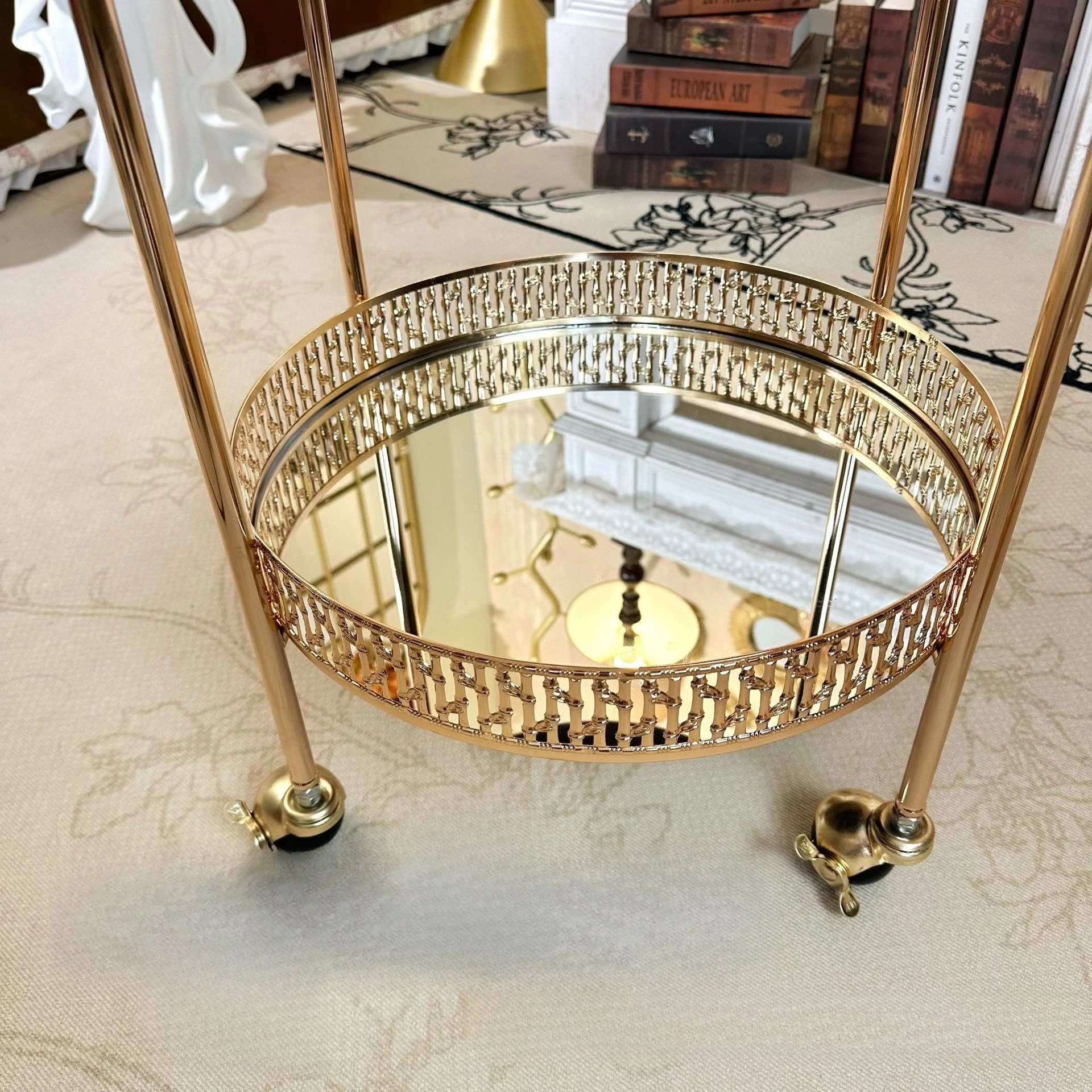 

Скандинавская роскошная передвижная сервировочная тележка из кованого железа, золотистая, для чая и напитков, двухъярусная, многофункциональная, для дома и коммерческого использования.