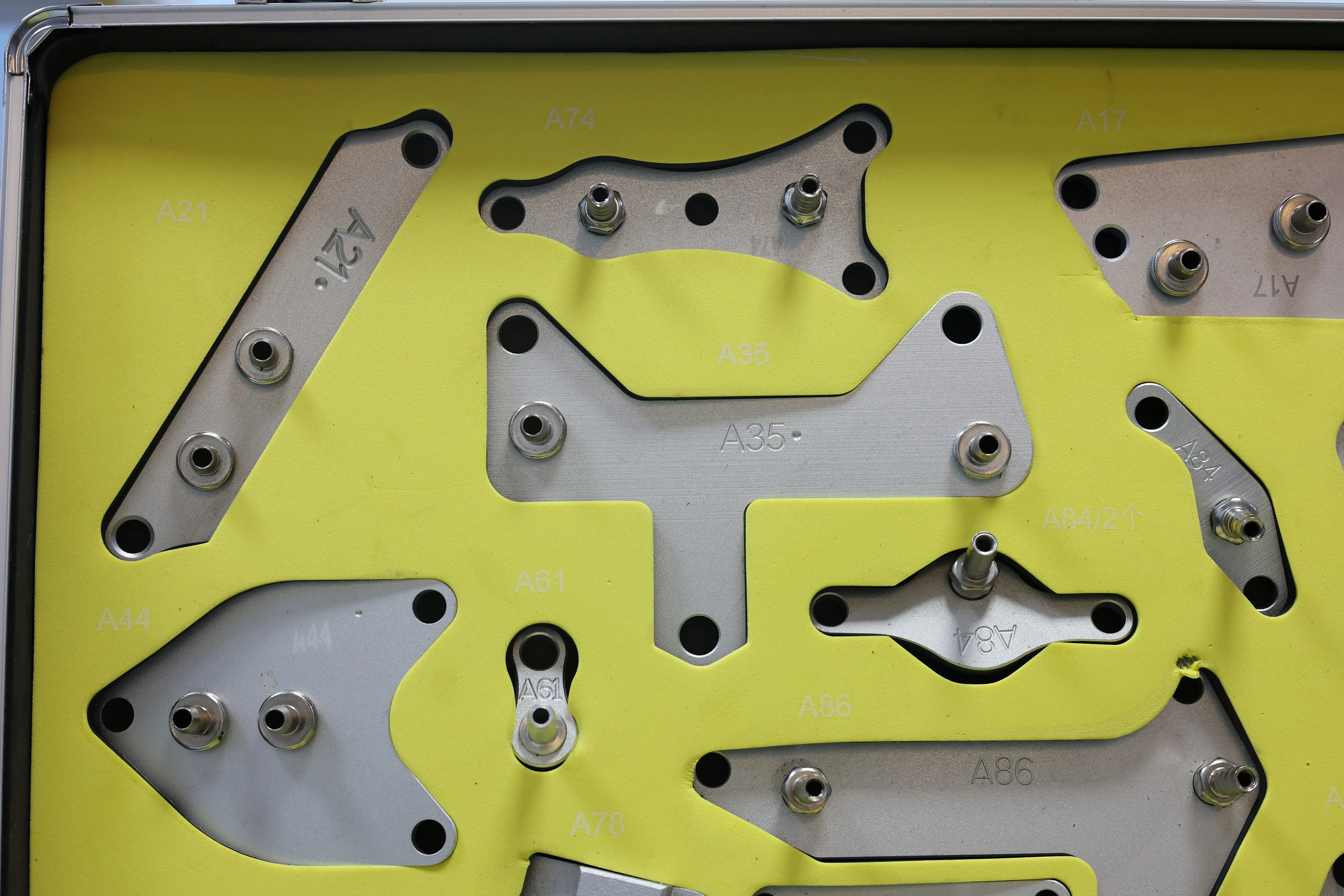 

130Pcs Automatic Gearbox Oil Change Tool Kit, Essential Adapter & Connector Set for DIY Car Maintenance and Repair