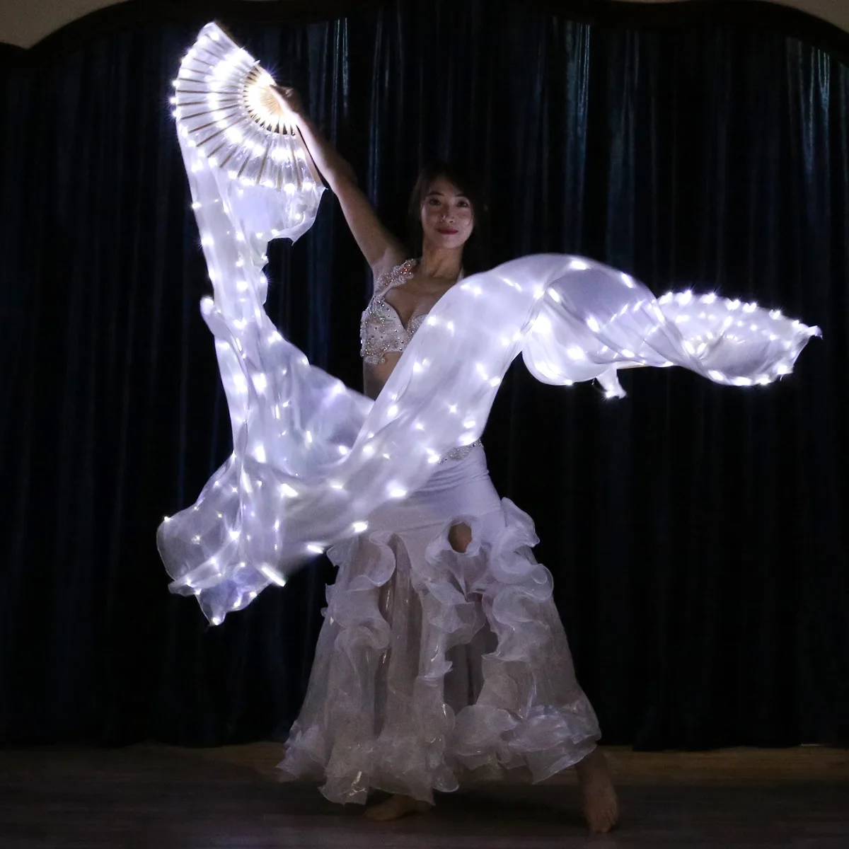 

Хит продаж: Светящийся LED-веер для танцев, складной веер с LED-подсветкой для рейвов, фестивалей, танцев живота, сценических выступлений и костюмов для вечеринок