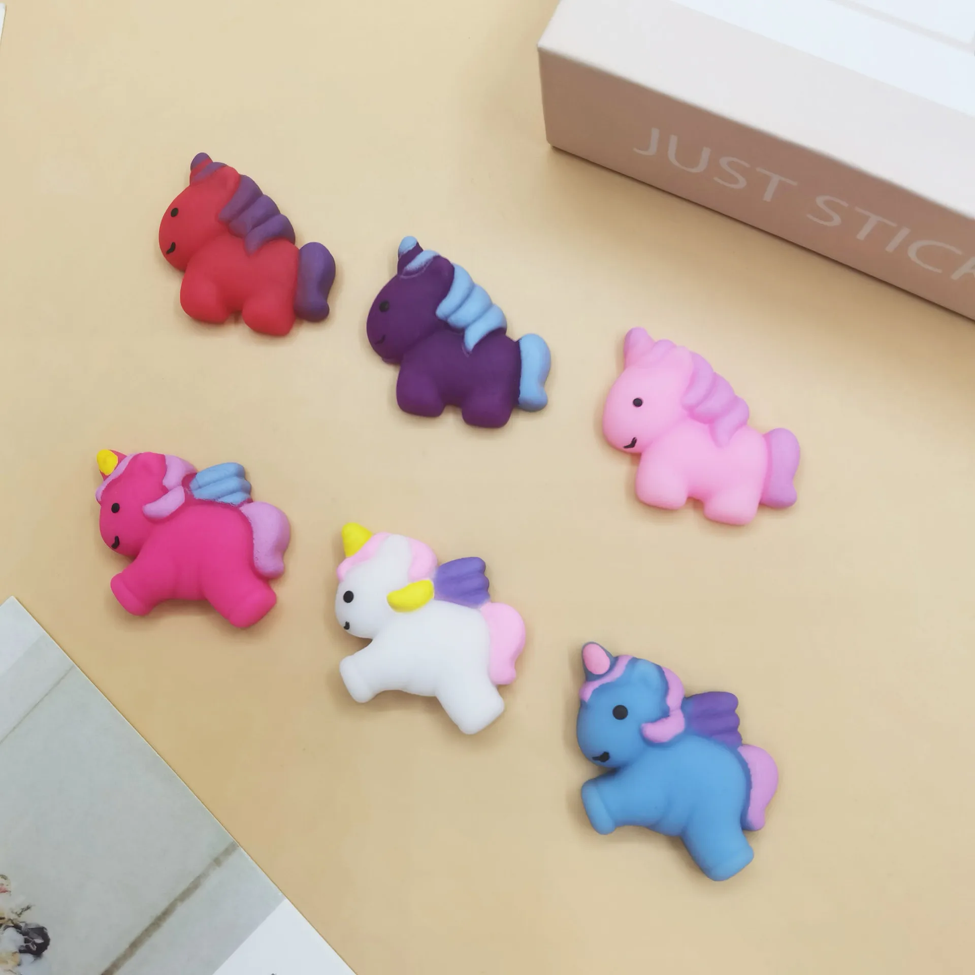 Juguetes de descompresión de unicornio para niños, juguetes creativos coloridos de animales de Pony suave, regalos de ventilación para niños, 3 piezas, 2023