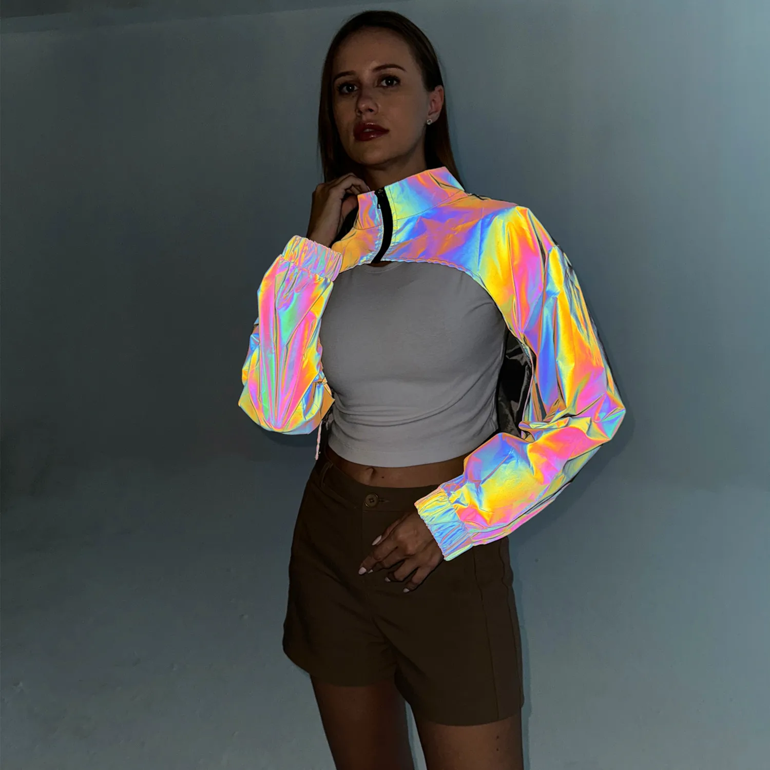 

Holographic Reflective Rave High Low Hem Crop Top Women Zipper Long Sleeve Shirt 2026 Nightclub Dance Wear