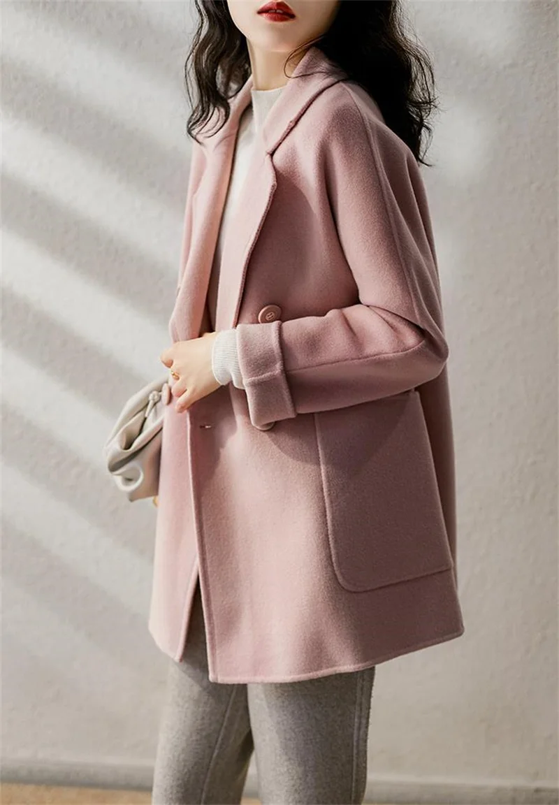 Cappotto di lana rosa rosa stile Hong Kong 2025 Cappotto di lana di media lunghezza in stile occidentale alla moda primavera e autunno