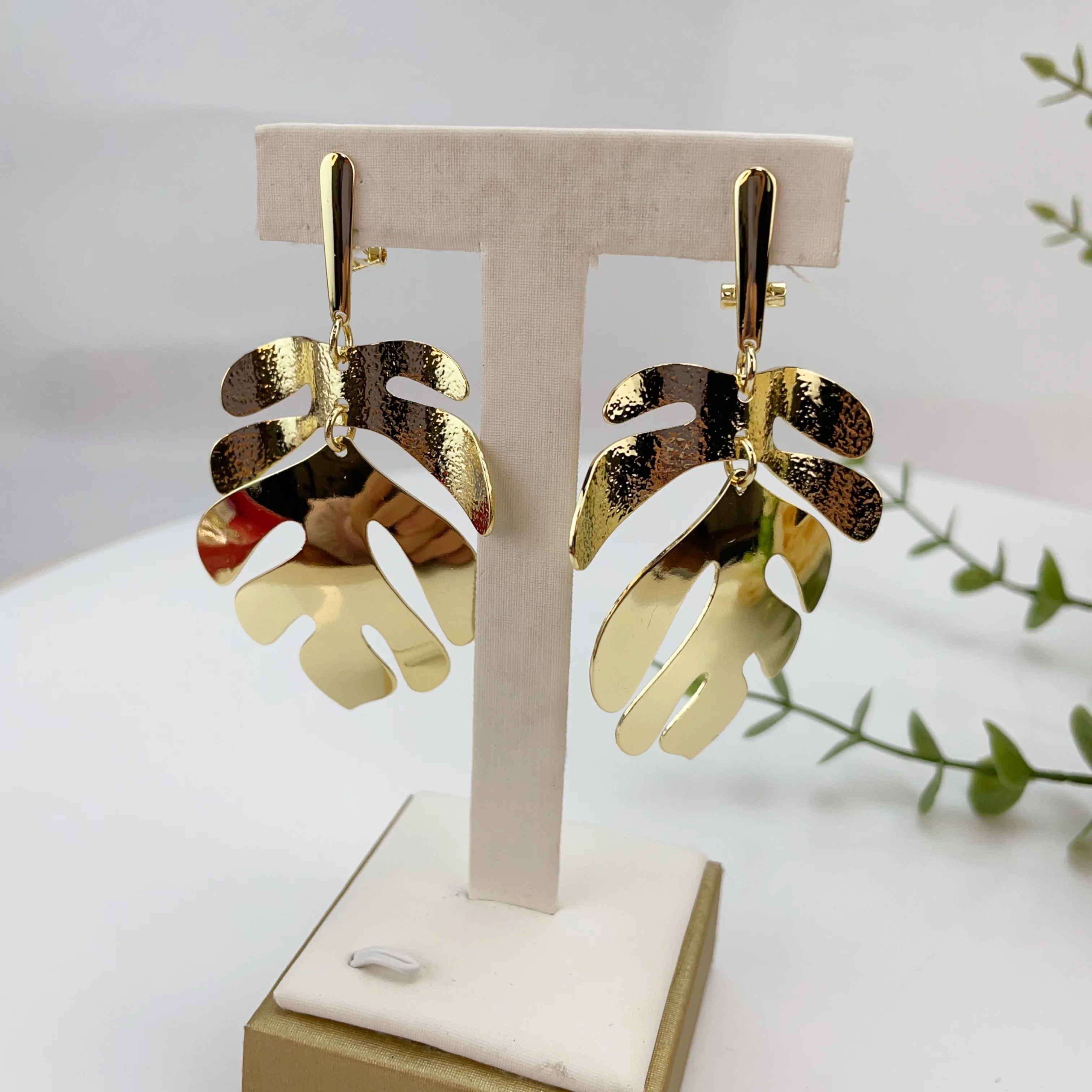 EMMA 2023 دبي الذهب اللون دائرة كبيرة أقراط النساء هندسية بيان انخفاض القرط الإناث كبيرة الحجم جريئة مجوهرات الإكسسوار