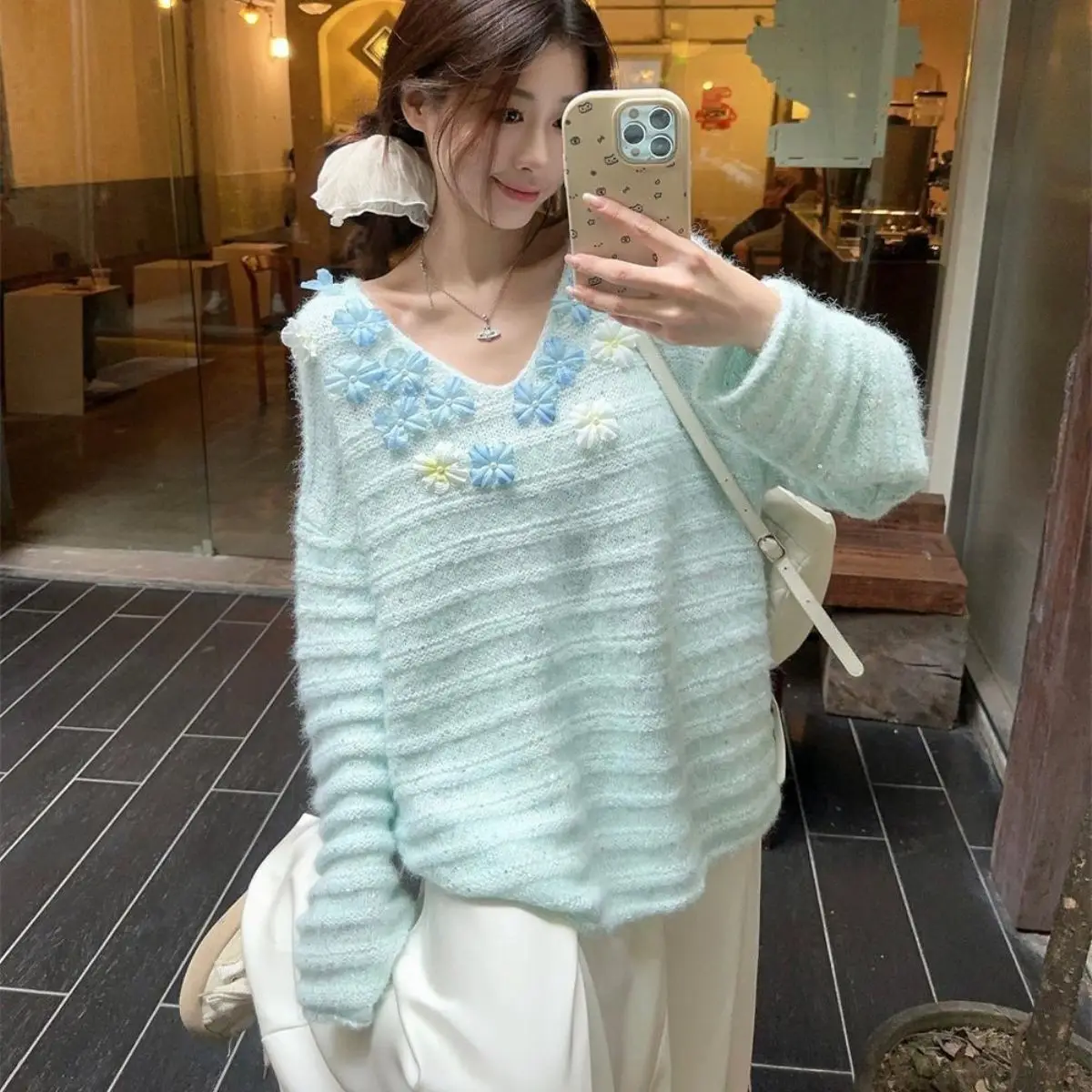 

Flower Sequin V-Neck Pullover Sweater 2024 Autumn Winter French Gentle Style Loose Slimming Versatile Long-Sleeved Knitted Top