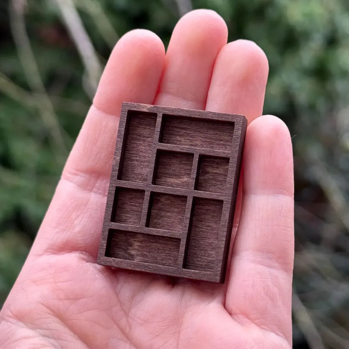 7*5.4*0.6cm Wooden Miniature Crystal Stone Display Stand Miniature Trinket Shelf Decoration Crafts