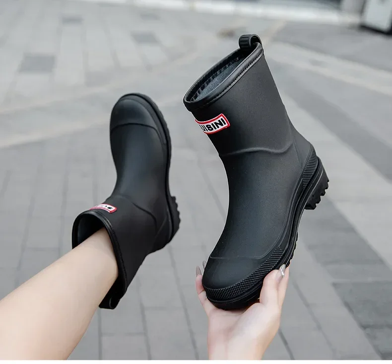 Kurze Regenstiefel für Damen, rutschfeste PVC-Wasserschuhe, wasserdichte Outdoor-Schuhe, modische Damen-Wasserstiefel – Detail 11