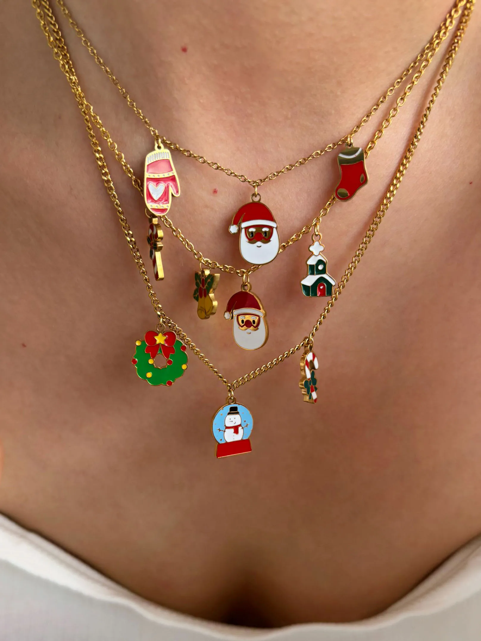 GHIDBK هدية الكريسماس مجوهرات من صلب لا يصدأ موضة ملونة المينا سانتا كلوز ثلج جورب دلايات قلادة القلائد للنساء