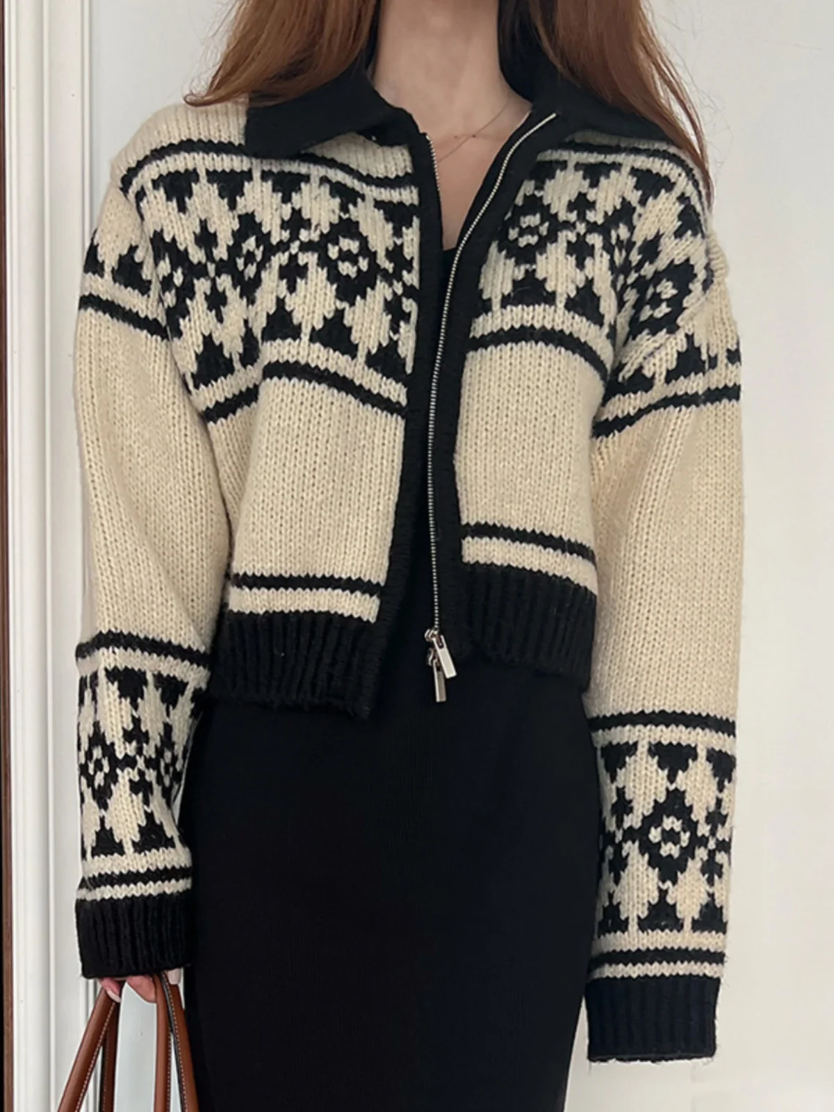 시크한 겨울 빈티지 안티에이징 돌칼라 컬러 블록 니트웨어 지퍼 스타일 여성 아우터웨어 긴 소매 레귤러 길이