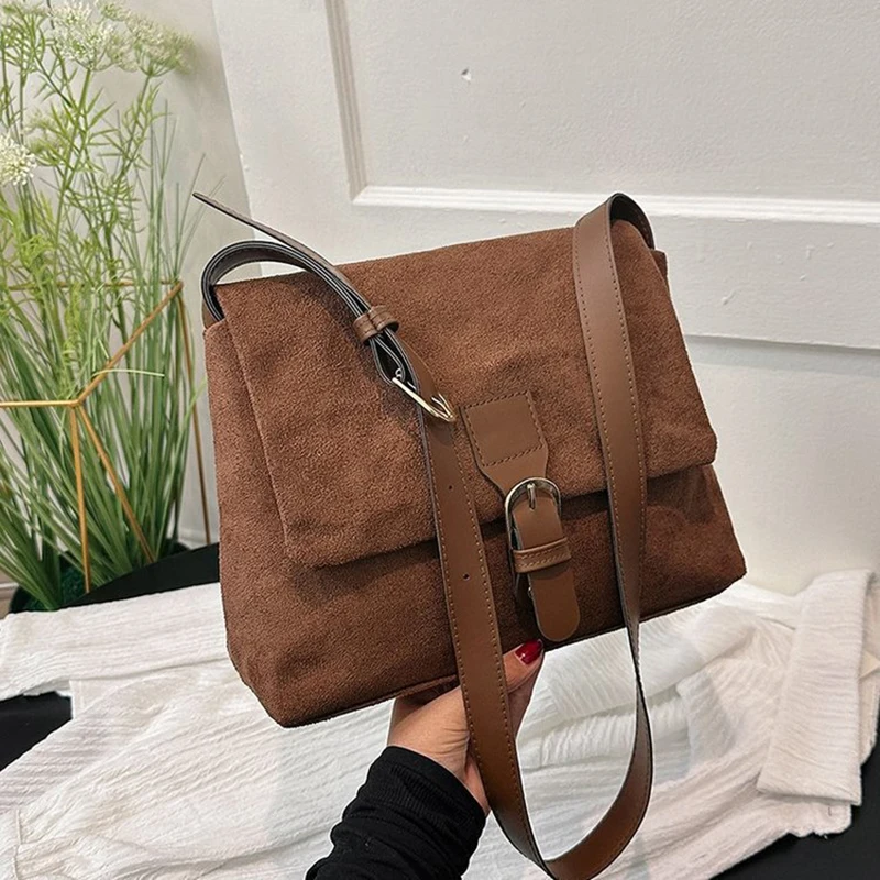 Velvet Messenger Bag Women\'s Fashion New High Capacity Commuter Bag Simple Versatile Solid Color Suede Shoulder Crossbody Bag