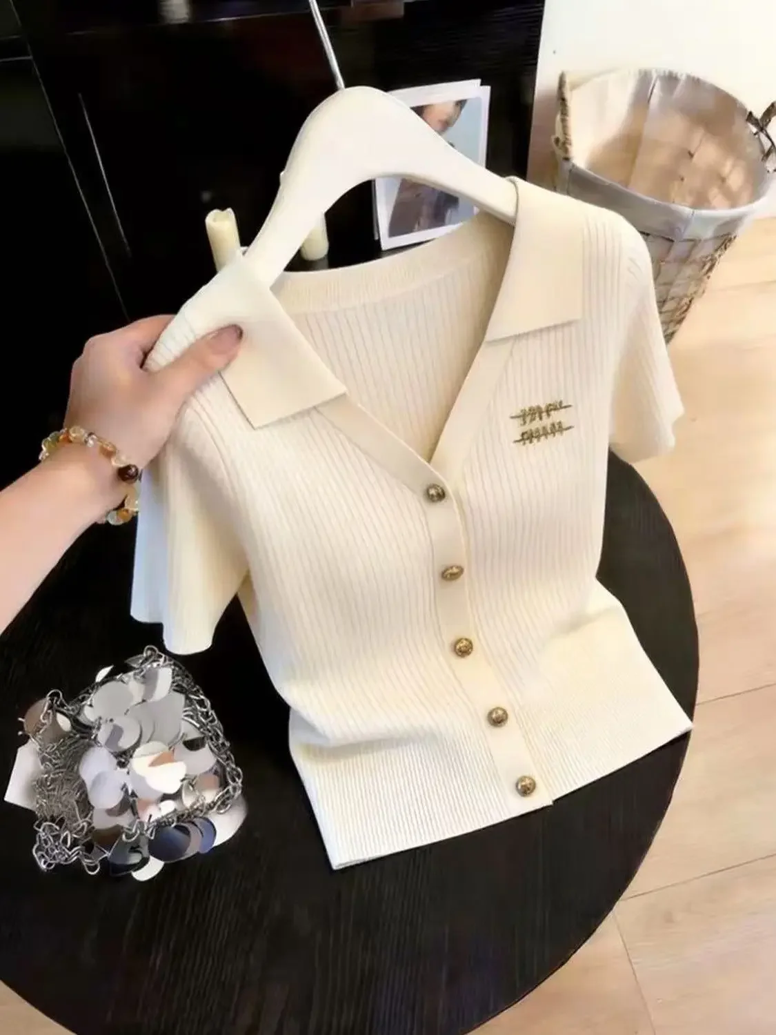 80-200 lbs Passend für Ice Silk Gestreiftes Poloshirt Damen Sommer Slim Fit T-Shirt Goldbesticktes Ein-Knopf-Oberteil Stylische Strickware – Detail 14