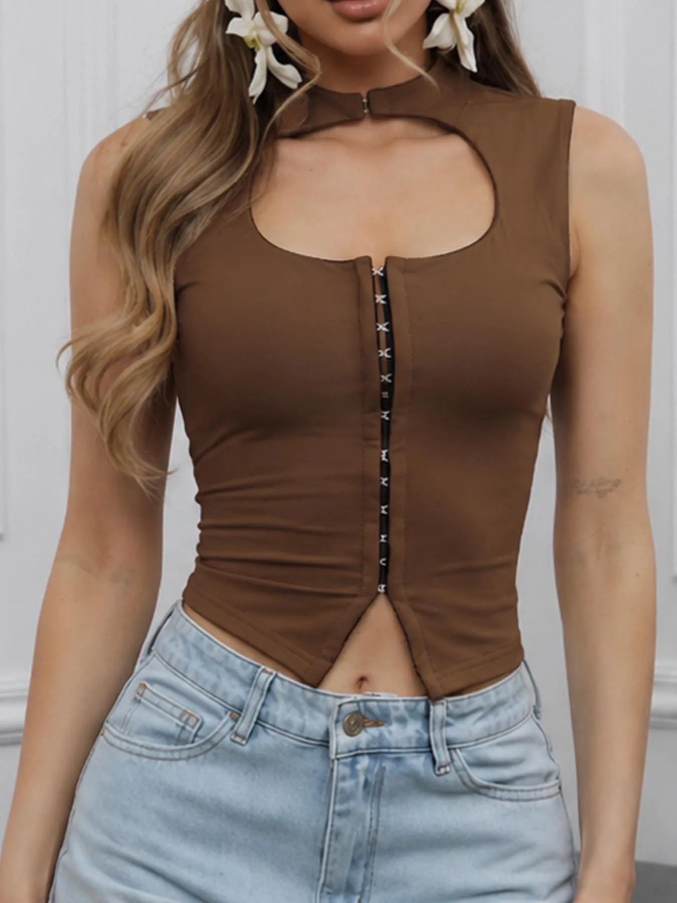 Vintage Brown Stand‑Collar Halter Cut‑Out Tank Top, Front Lace‑Up Split Hem Sleeveless Cropped Blouse Y2K Spicy Girl Crop Top