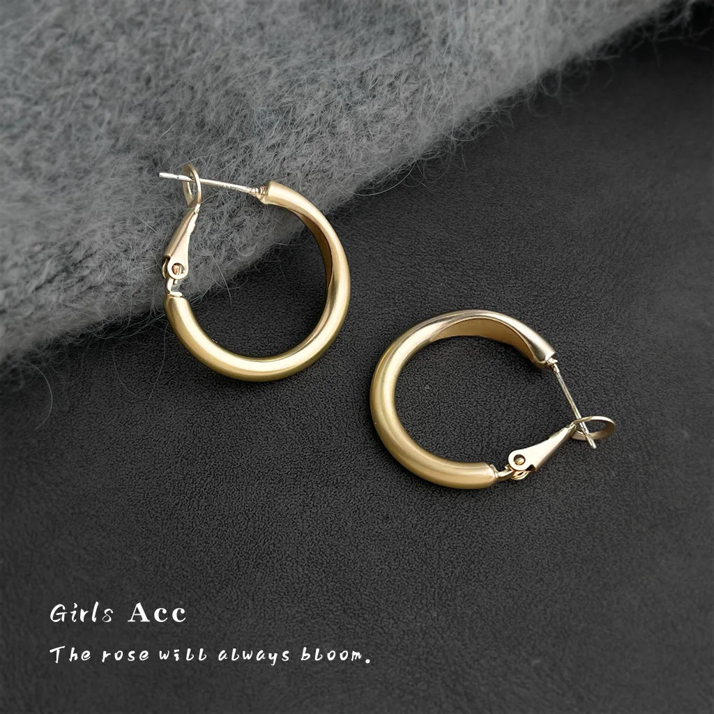 

Hot Sale High End Minimalist Versatile Matte Geometric Hoop Earrings Personalized Niche Fashion Temperament Commute Ear Jewelry