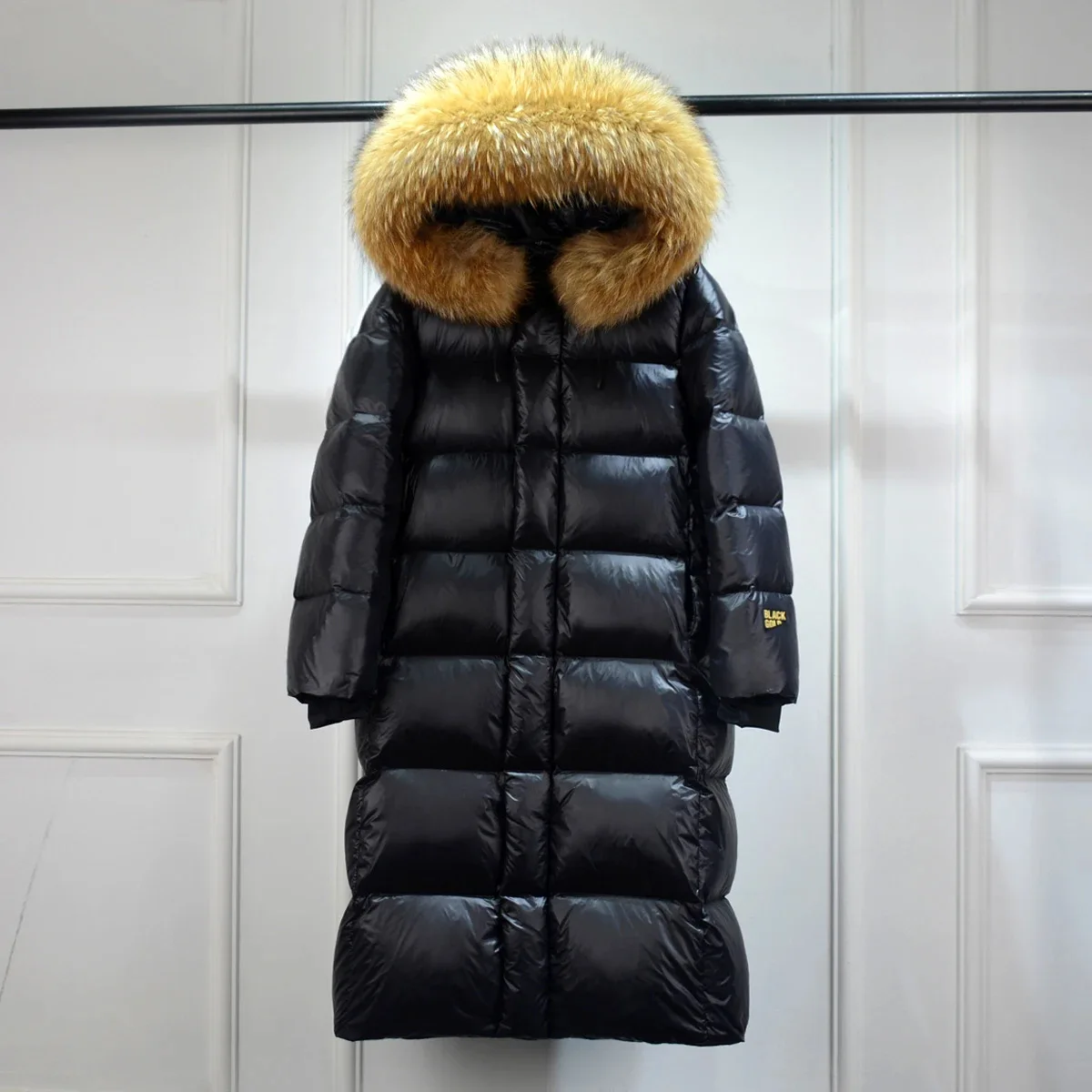 2025 nueva chaqueta acolchada de invierno para mujer Parkas cálidas con capucha gruesa piel de mapache Natural grande con capucha 90% plumón de pato blanco