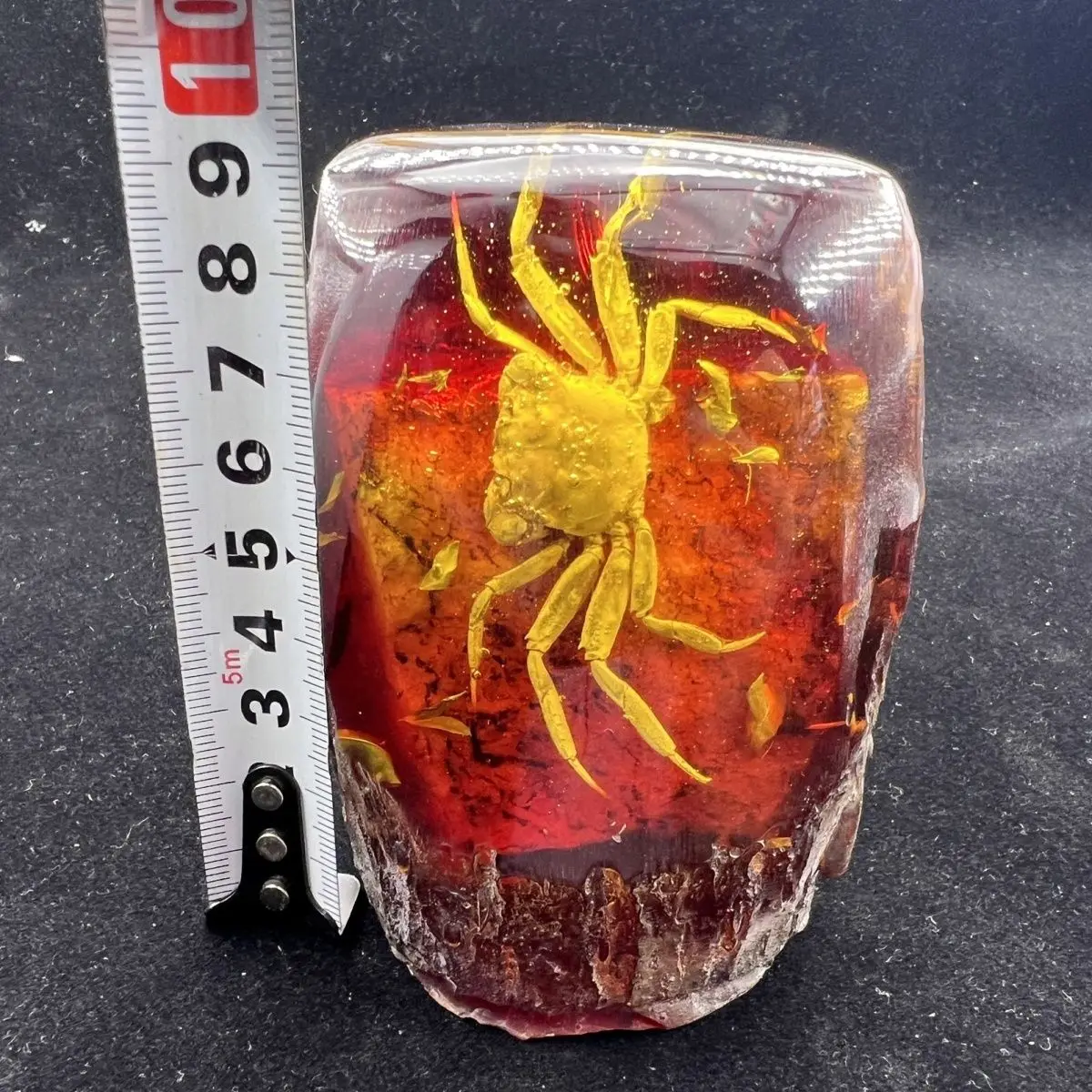 Amber beeswax insect rough stone insect Yiming amazing scorpion product