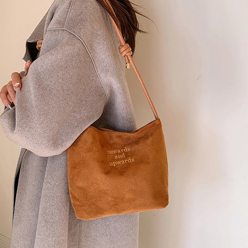 Damen-Handtasche aus Wildleder mit großer Kapazität und Buchstabenmuster, magnetische Schnalle, Samt, PU-Unterarmtasche im Retro-koreanischen Stil – Detail 15