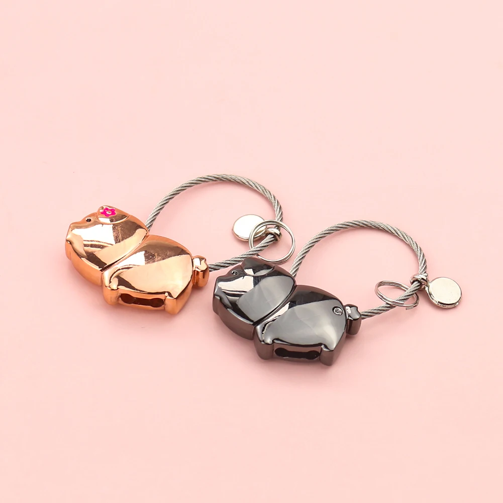 Cute Metal Kiss Pig Keychain Black Rose Lover Swine Pet Key Chain Ring Holder Bag Lock Couple Woman Man Jewelry Gift