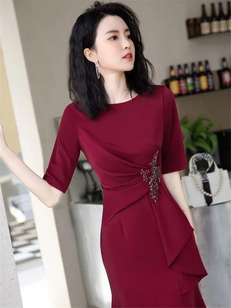 Burgundy Dress Women\'s Clothing Solid Color Beaded Round Neck Slim Mid-length Fishtail Skirt Fashion Evening Gown M117