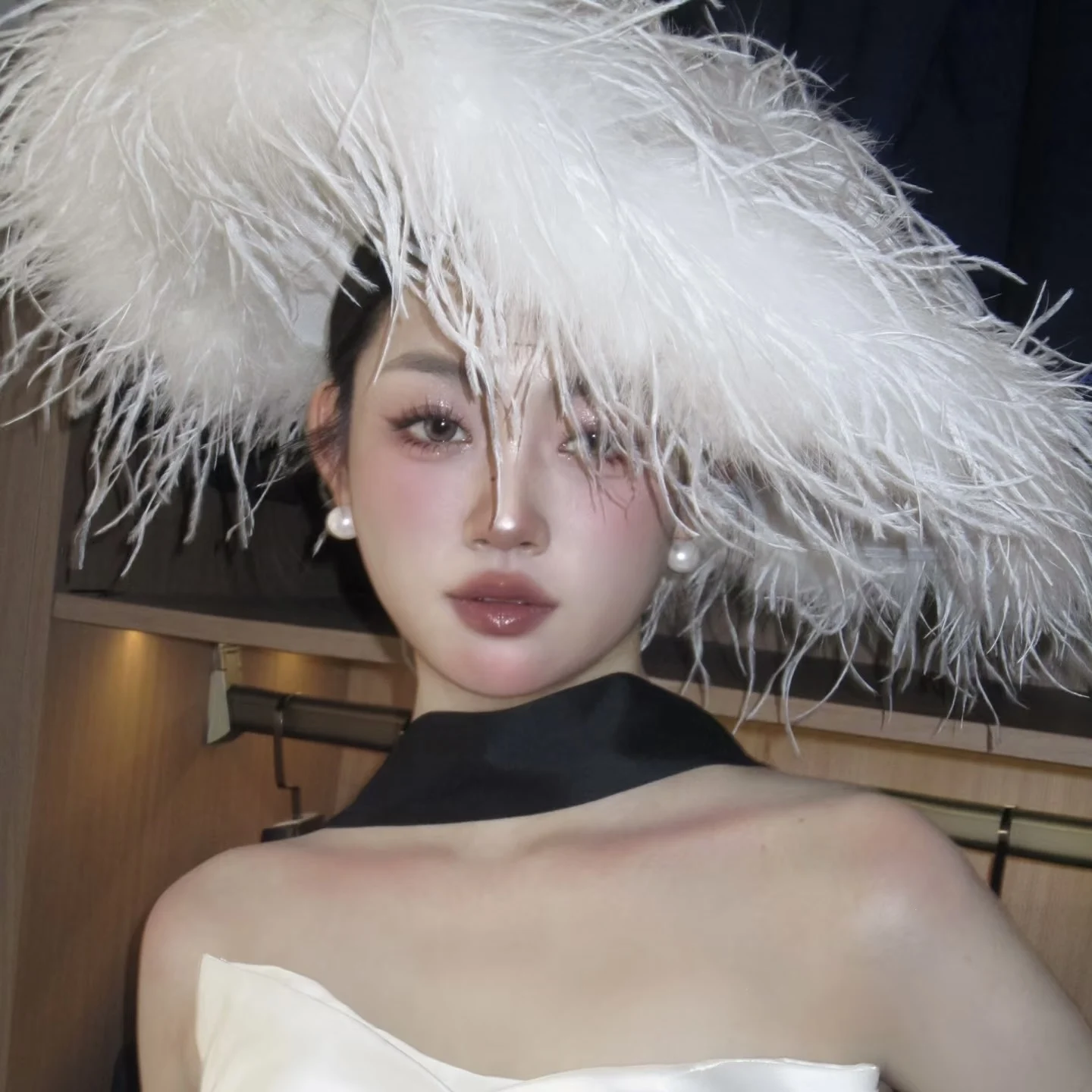 chapeau-elegant-en-plumes-d'autruche-et-fourrure-de-luxe-pour-mariee-avec-plumes-blanches-accessoire-de-mariee-d'hiver-a-la-mode-pour-femme