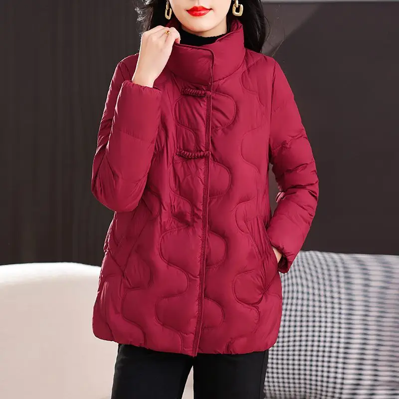 

Женский пуховик в китайском стиле, новинка 2025 года, модное темпераментное свободное прямое хлопковое пальто для мам среднего возраста, пригородная одежда